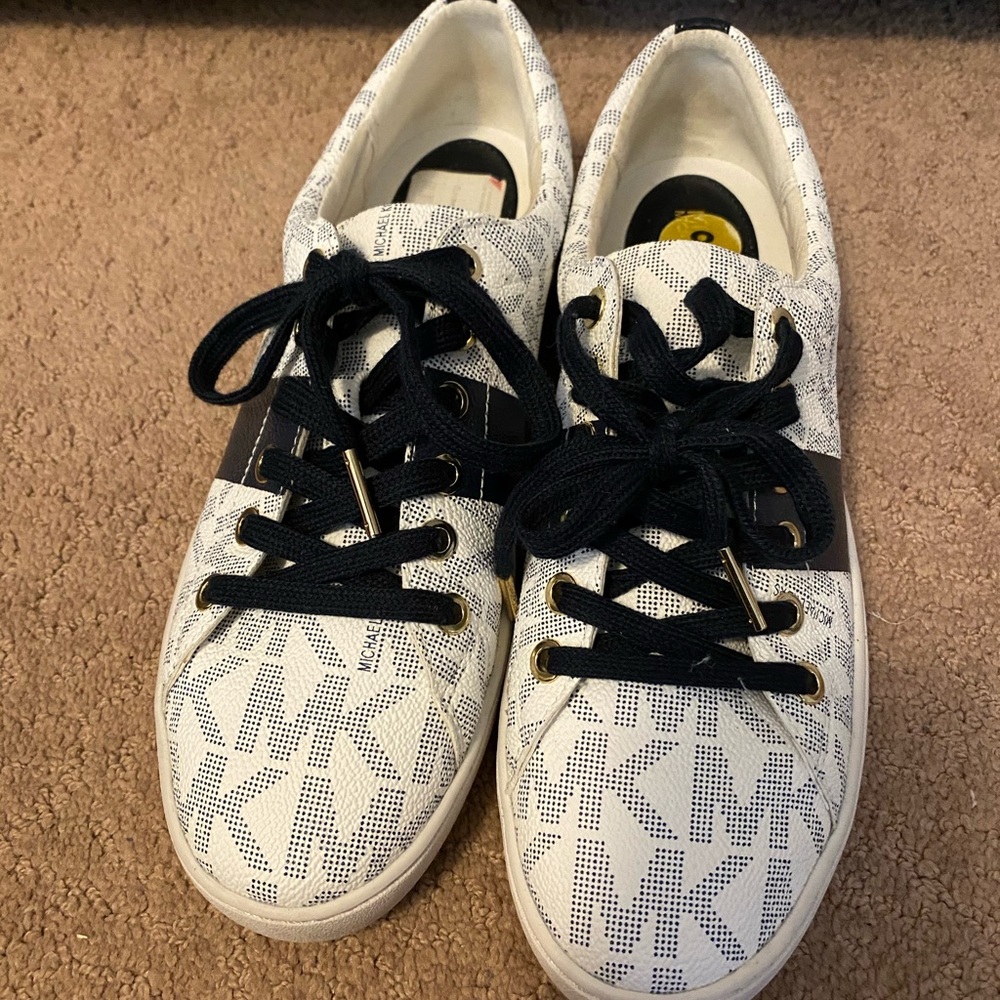 Cute sneaker, very stylish